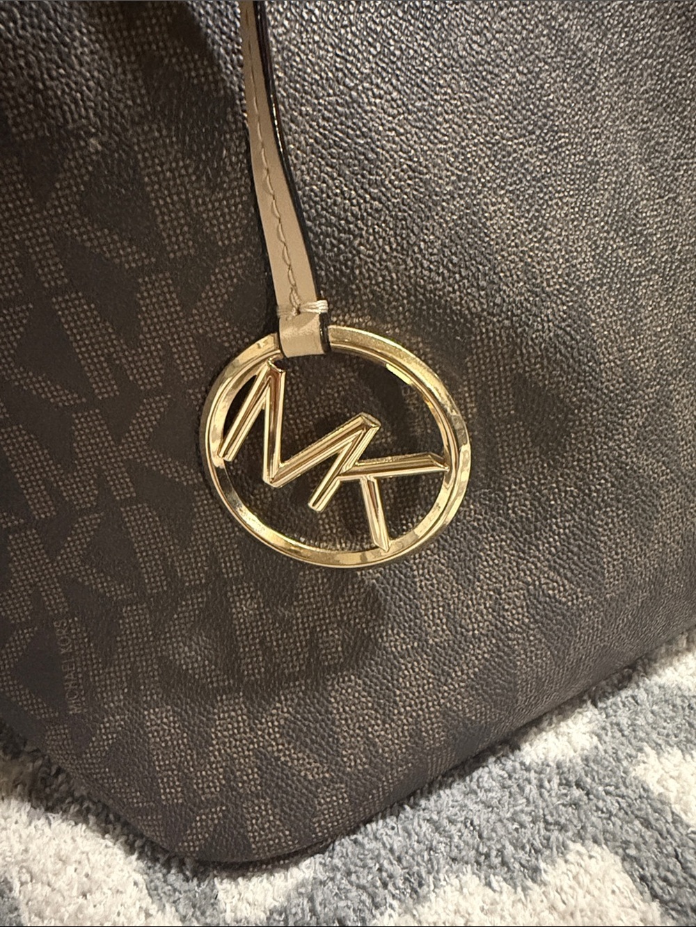 Michael Kors Brown Logo Tote with Beige Trim and Gold Charm NWT - Picture 2 of 15